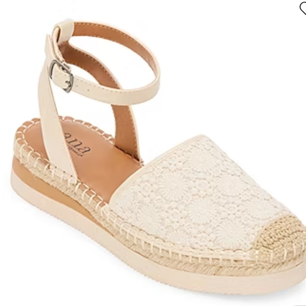 a.n.a Beige Floral Espadrille Flats. 8 - Picture 9 of 12